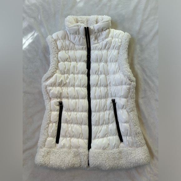 Calvin Klein Performance Jackets & Blazers - Calvin Klein performance Women’s ivory puffer vest w/ sherpa lining